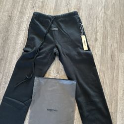 Essential Sweats Black