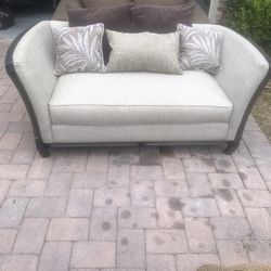 🇺🇸 Sofa King Comfortable Gray Loveseat Sofa For Sale! Free Local Delivery Is Included!