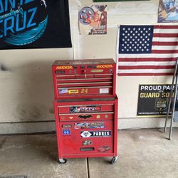 CLARKE Red 9 Drawer 2 tier Tool Chest locks & keys