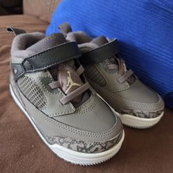 Jordan Spizike Low Size 7c... New!!