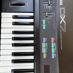 Yamaha DX7 Synthesizer 