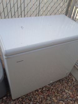 Hotpoint White Chest Freezer