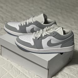 Women’s 10 1\2 Air Jordan 1 Low 