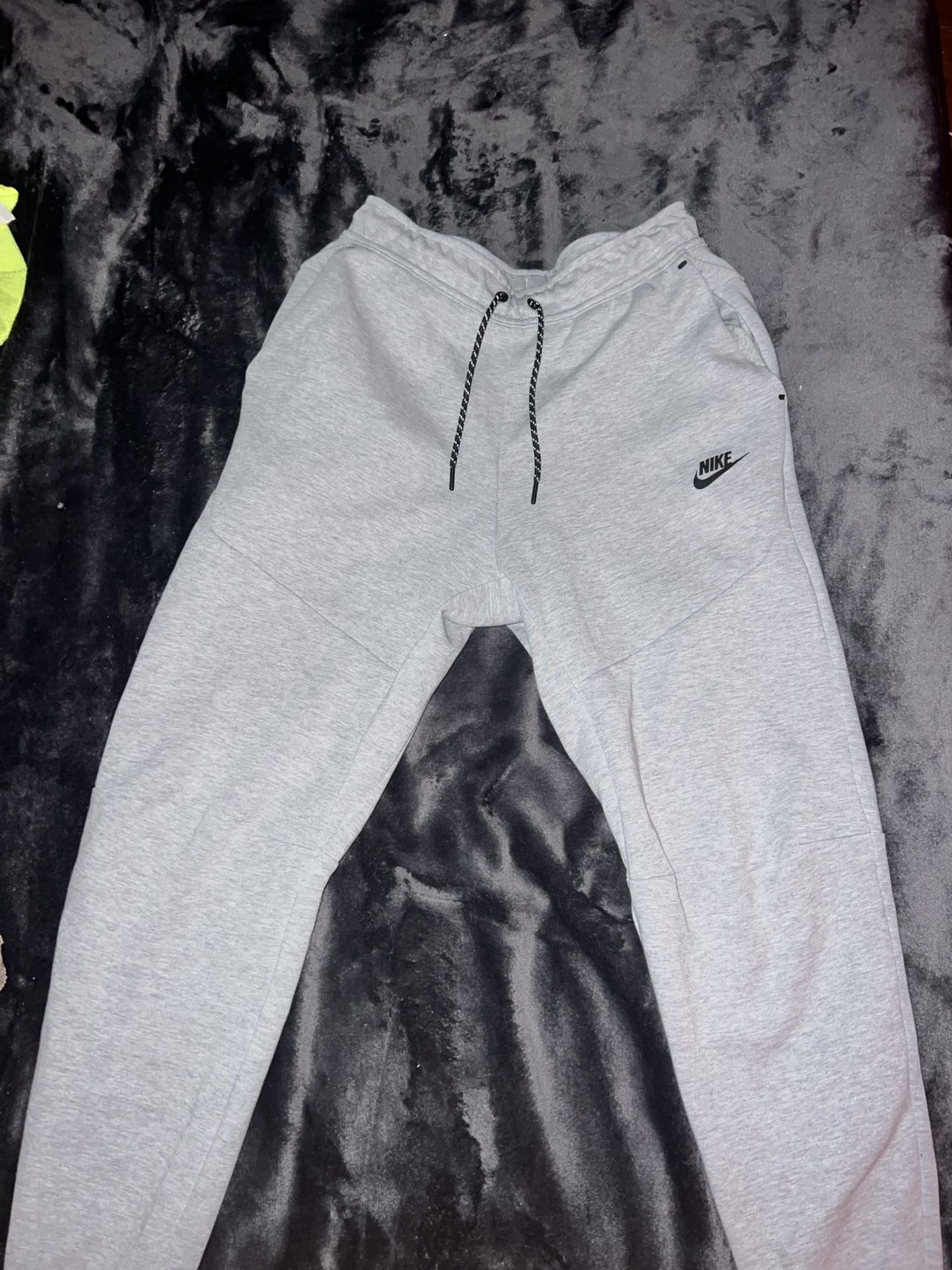 Nike Tech Fleece Joggers Pants Grey Men’s Size Small 805162-063 Barley worn(1)