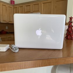 Apple MacBook Laptop 