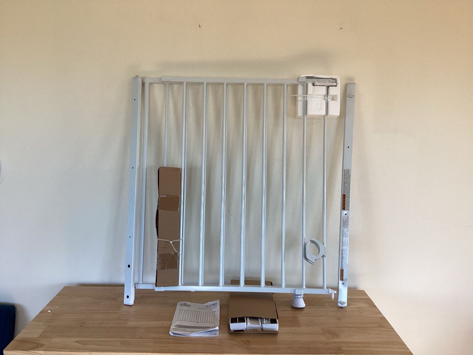 New- Regalo- Top of Stair - Adjustable - Metal -Walk Through -Safety Gate Fits- 28 - 42 Inches