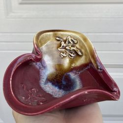Heart-shaped handcrafted jewelry holder