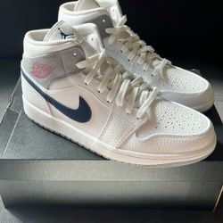 Air Jordan 1 Mid Paris