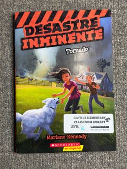 Desastre Inminente Tornado Spanish Scholastic Paperback Book