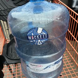 5 gallon water container $4 cash pick up