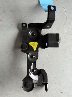 2022 MITSUBISHI OUTLANDER AIR FILTER BRACKET