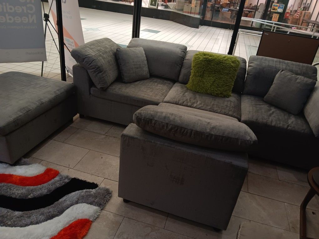 *Weekend Special*---Lima Flexible Gray Fabric Sectional Sofa W/Ottoman---Delivery And Easy Financing Available🫡