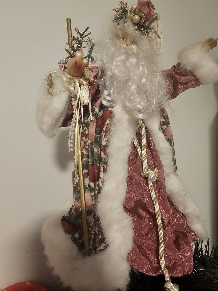 $15.00 - 12" Victorian Christmas Tree Topper Or Tabletop Decor!  Lots of Design Accents/Like New Condition!