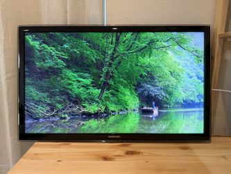 Samsung 40” LED Smart TV - UN40D6000SF - Wall Mount Included