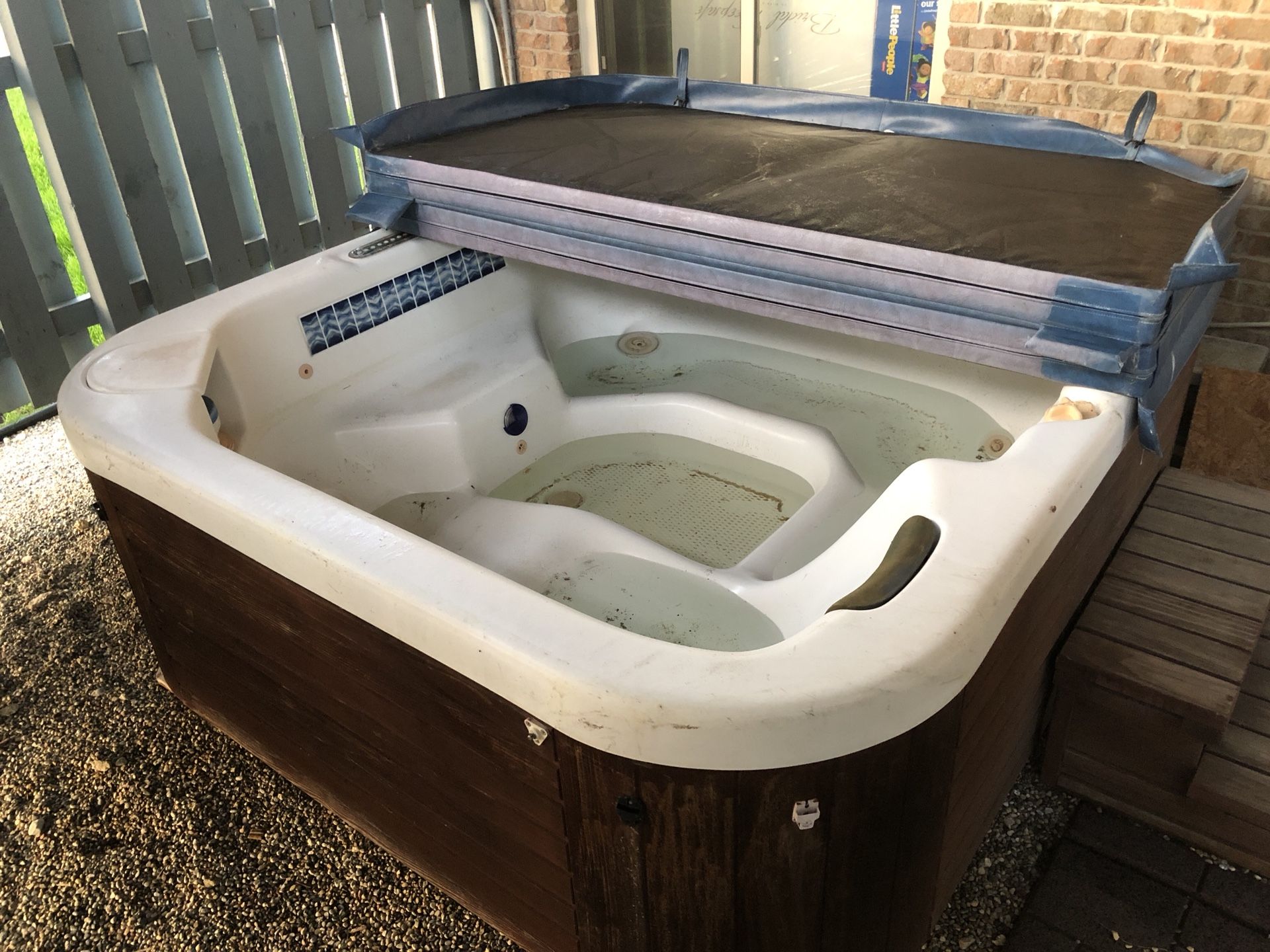 Nice hot tub -FREE