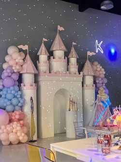 Princess Castle / balloon garlands
