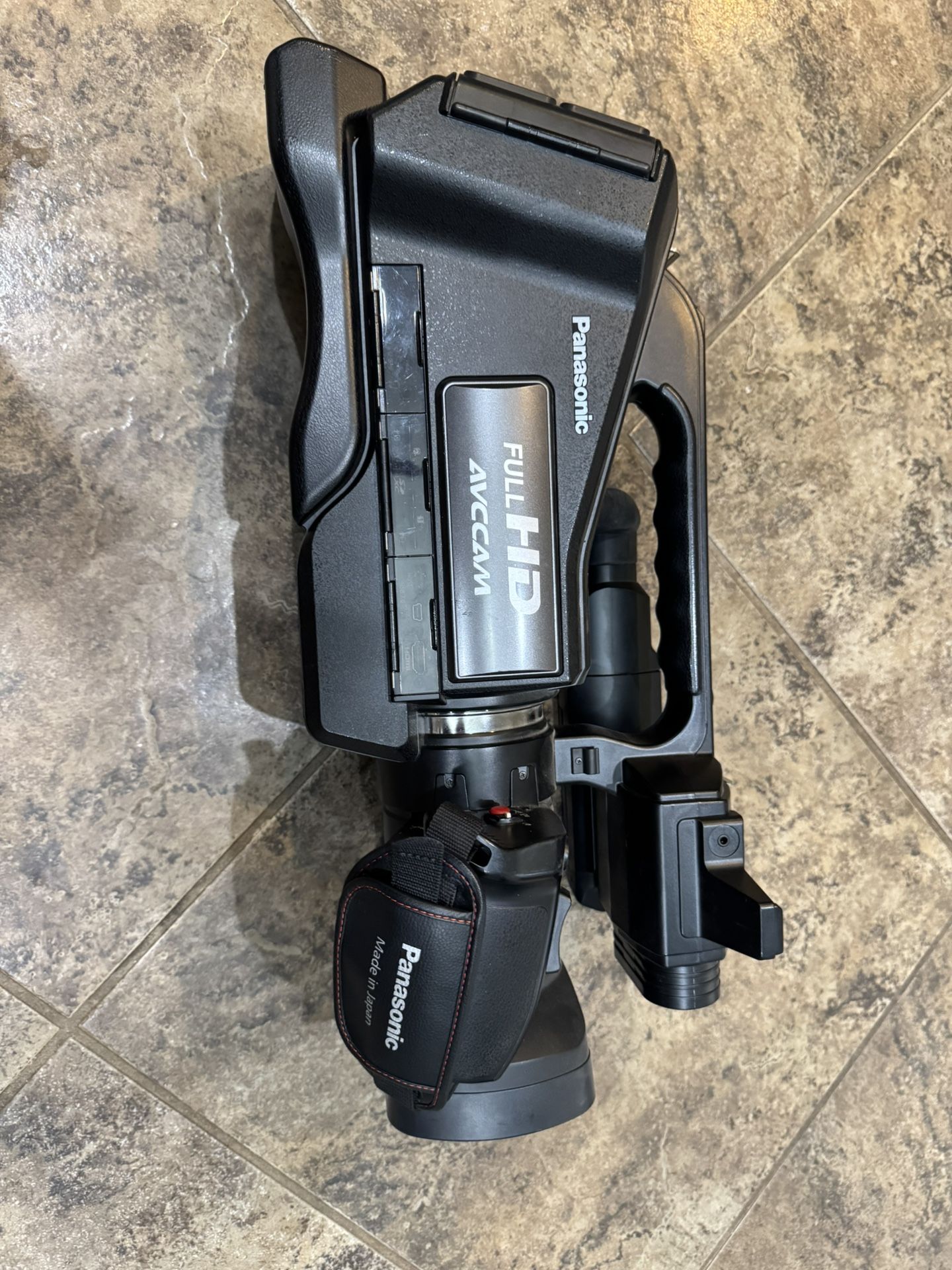 Panasonic AG-AC8P AVCCAM HD SHOULDER MOUNT CAMCORDER