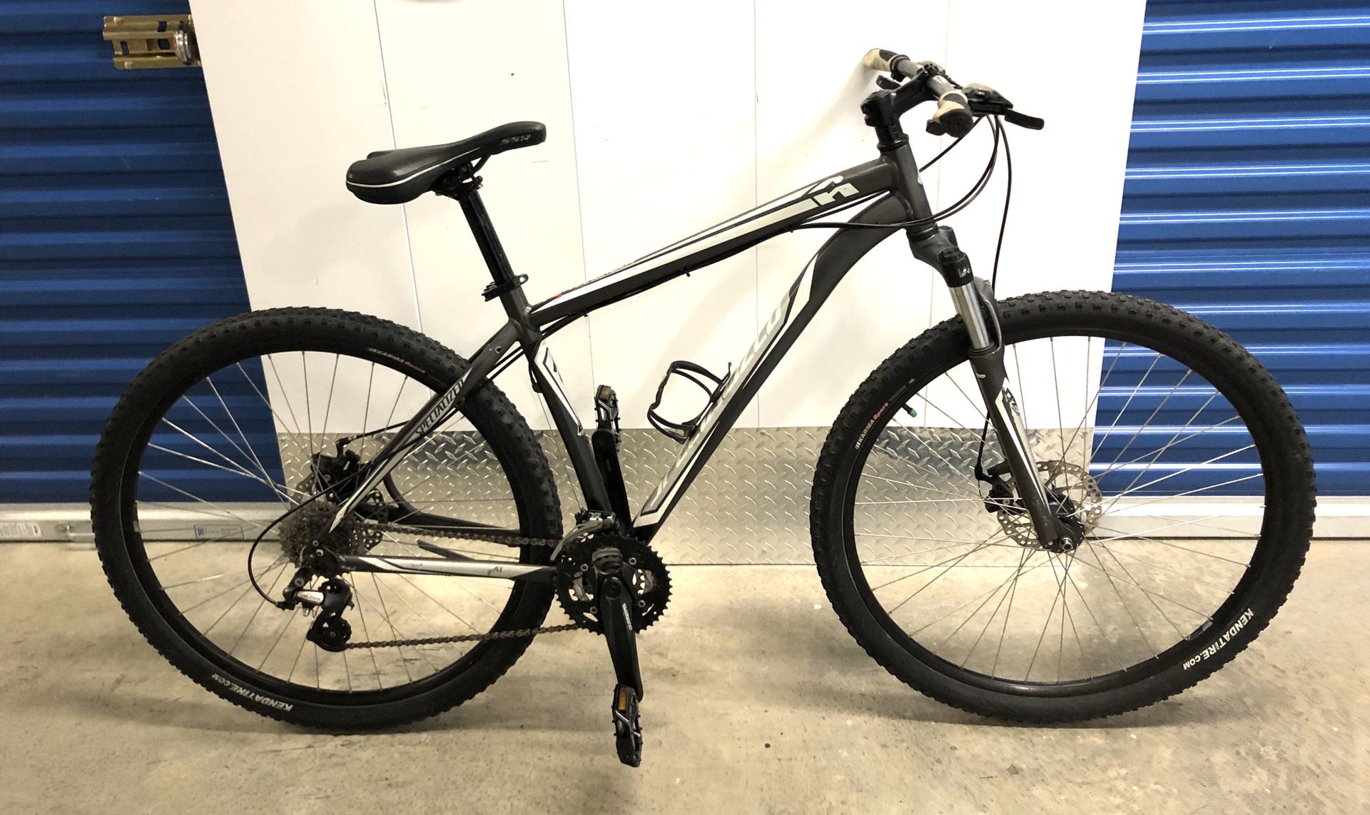 29er... 2016 SPECIALIZED HARDROCK DISC 24-SPEED MOUNTAIN BIKE. EXCELLENT CONDITION!