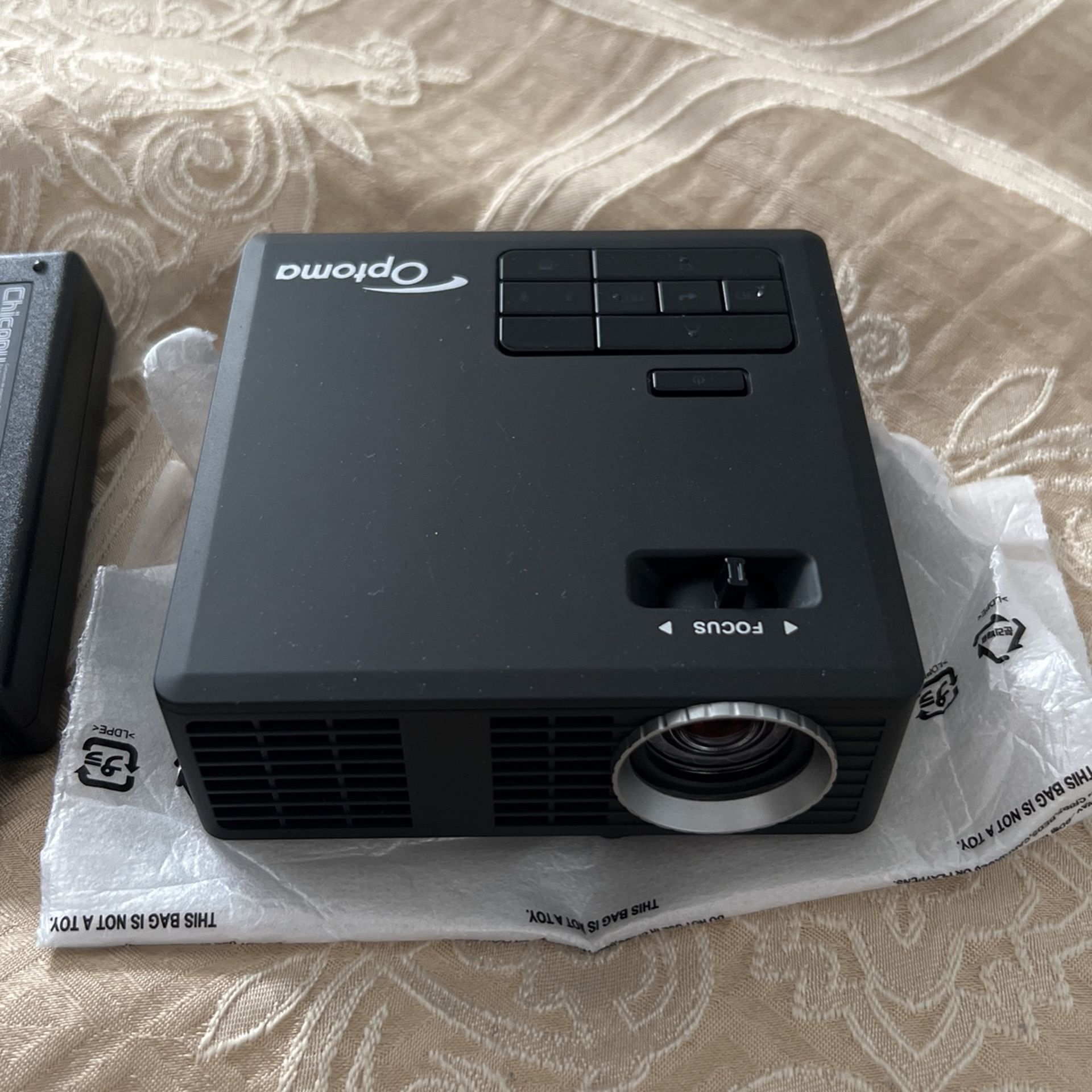 Brand New Optoma Portable Projector Ml750 Ml750st