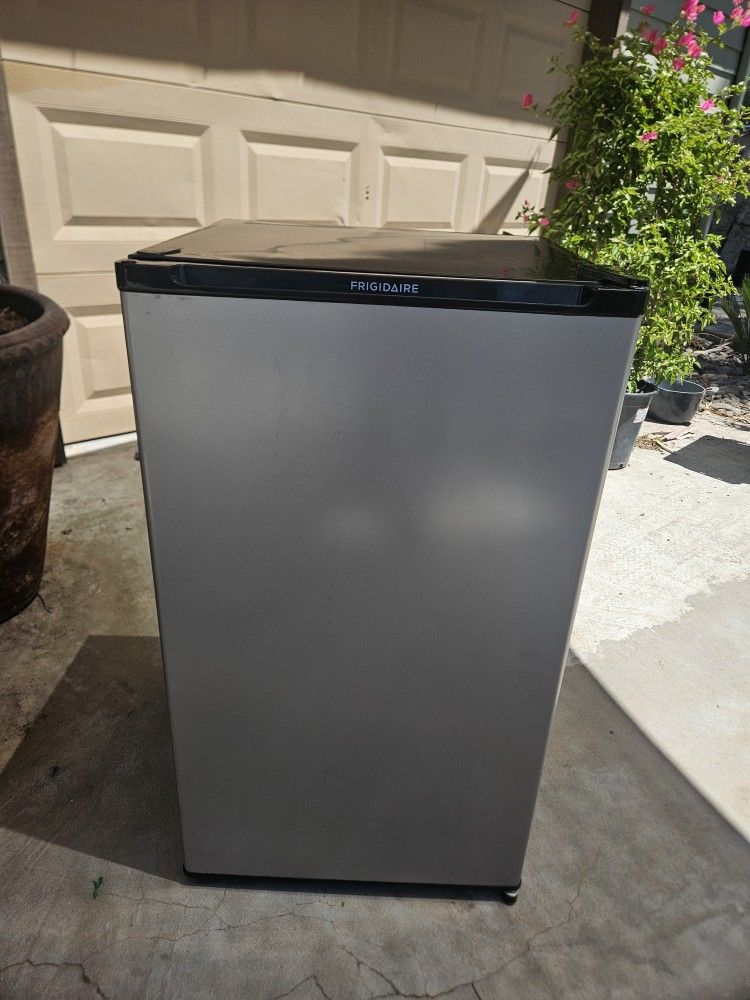 Frigidaire Mini Fridge