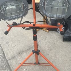 5.0 5.0 out of 5 stars 3 Reviews Ironton Halogen Dual Head Tripod Portable Work Light - 1000 Watts