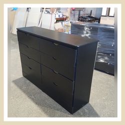 Eight drawers dresser