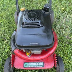 SNAPPER NINJA RECYCLING MULCHER  SELF-PROPELLED LAWNMOWER POWERED BY KAWASAKI FJ180V ENGINE. SHARP BLADE, FRESH OIL CHANGE, READY FOR WORK. 