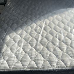 Queen Size Beauty Rest Mattress/ Financing Available 