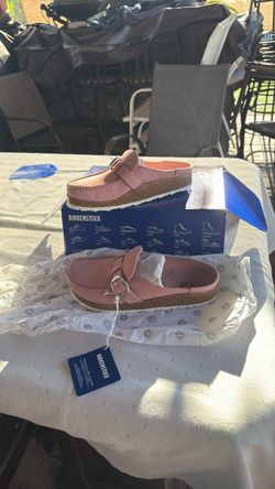 Brand new Birkenstock soft pink buckley