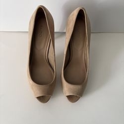Woman Shoes Size 7.5