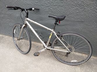TREK FX series bike/bicycle with pump and helmet.