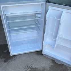 Minie Refrigerator