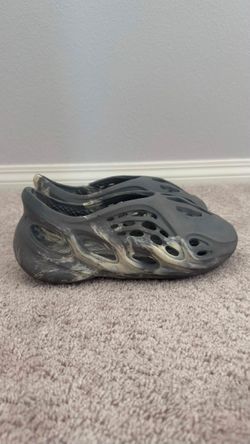 Adidas Yeezy Foam Runner MX Carbon