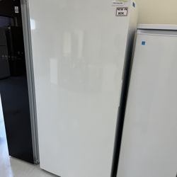 Brand New Freezer XL Upright Full Warranty 