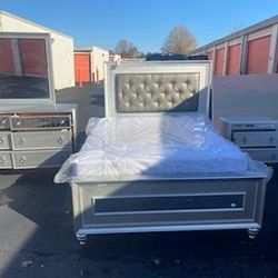 3 Piece Silver Bedroom Set/with mirror 