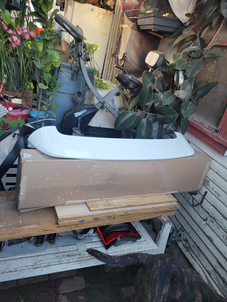 2013 RAV 4 LIFT GATE SPOILER 