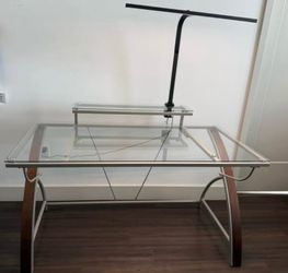 Table with lamp 2.4 ft x 4.7 ft x 2.6 ft