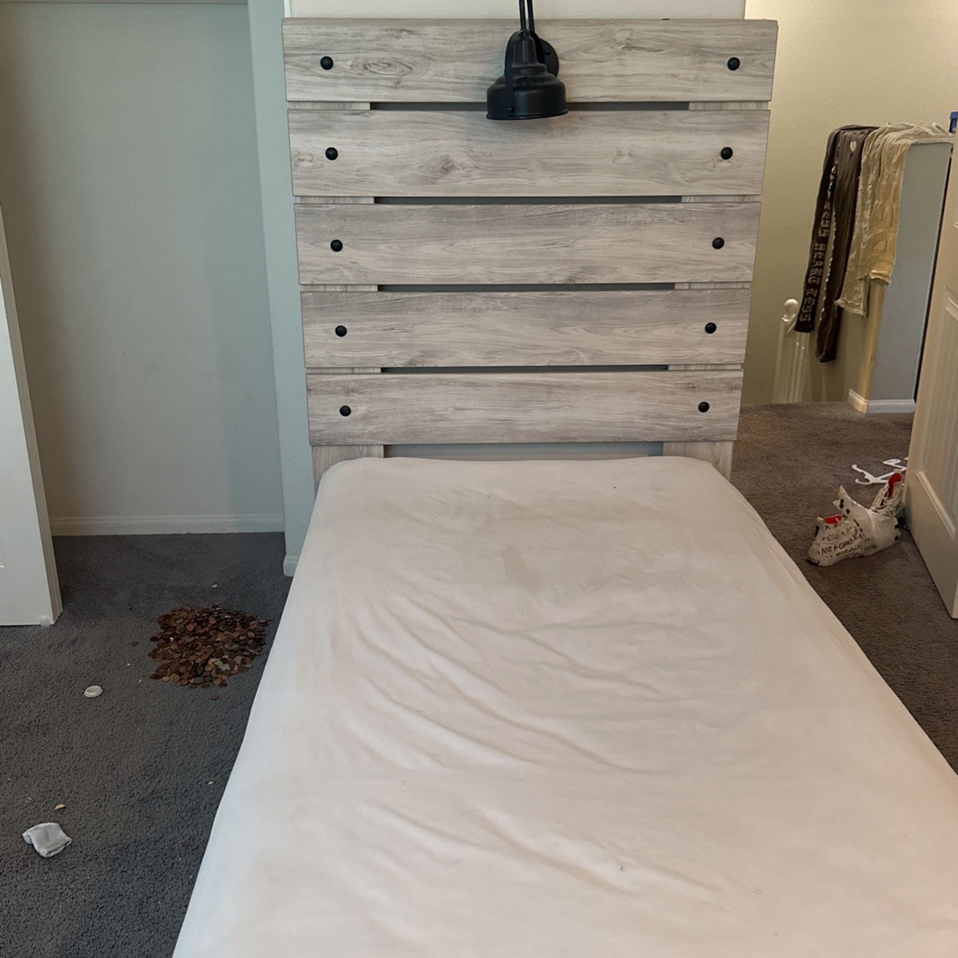 Bed frame Still in good shape