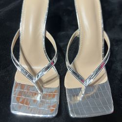 New Vionic Sandals Bronze Size 8 for Sale in Louisville, KY - OfferUp