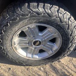 2001 Chevy Tahoe Full Wheel Set Car Parts