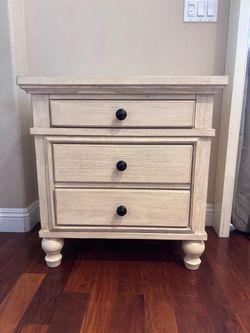 3-Drawer Nightstand Whitewash Finish