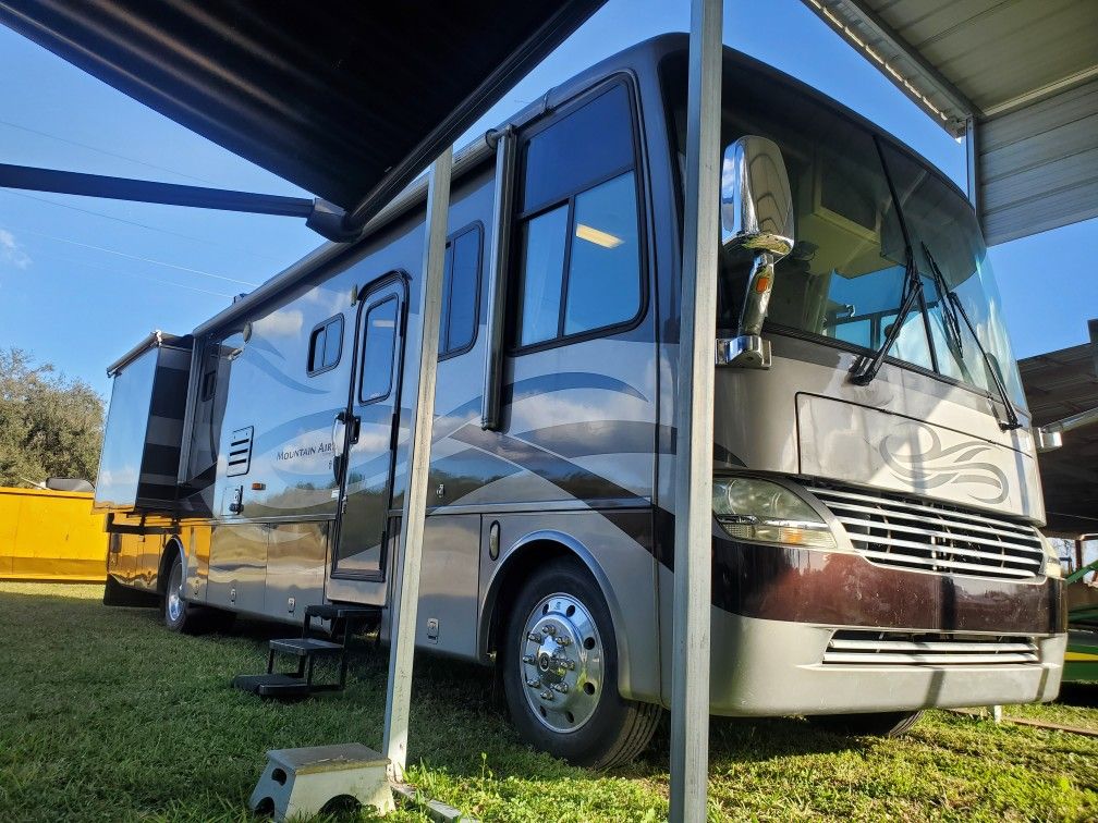 2005 Newmar Mountain Aire
