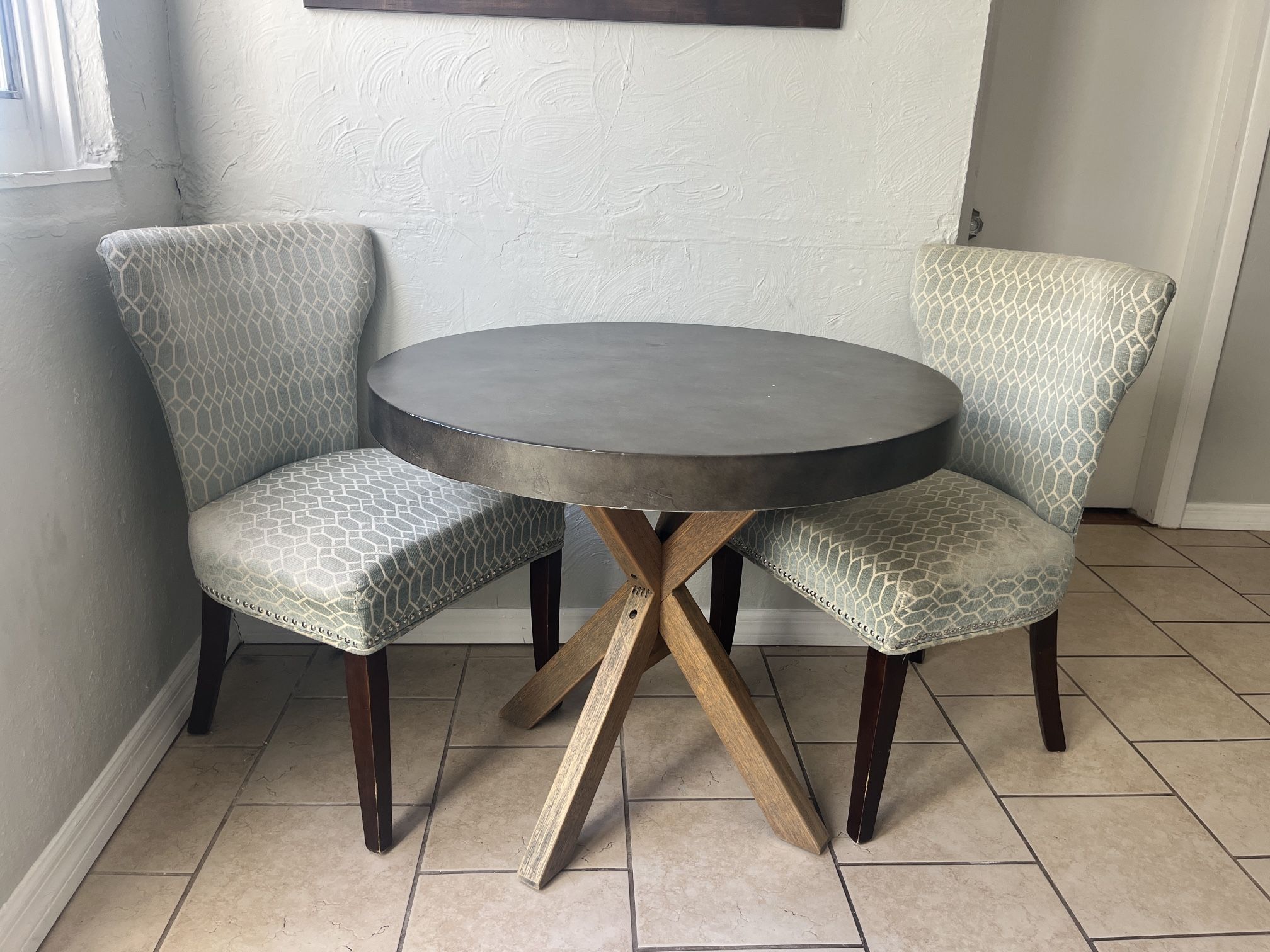 Round Table *MOVING SALE, EVERYTHING MUST GO*
