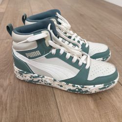 Puma High-Top Sneakers White and Teal - size 8 US