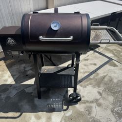 Pitt Boss Electric Smoker