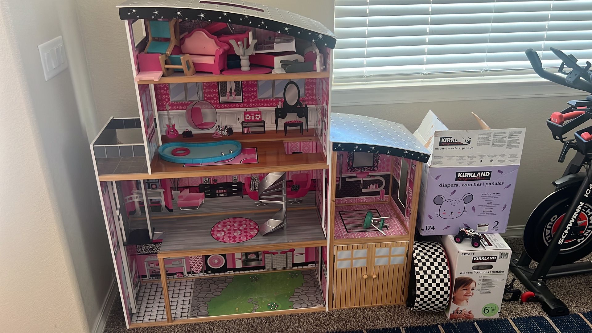 Doll House 