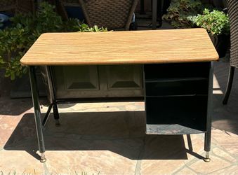 Old School school desks