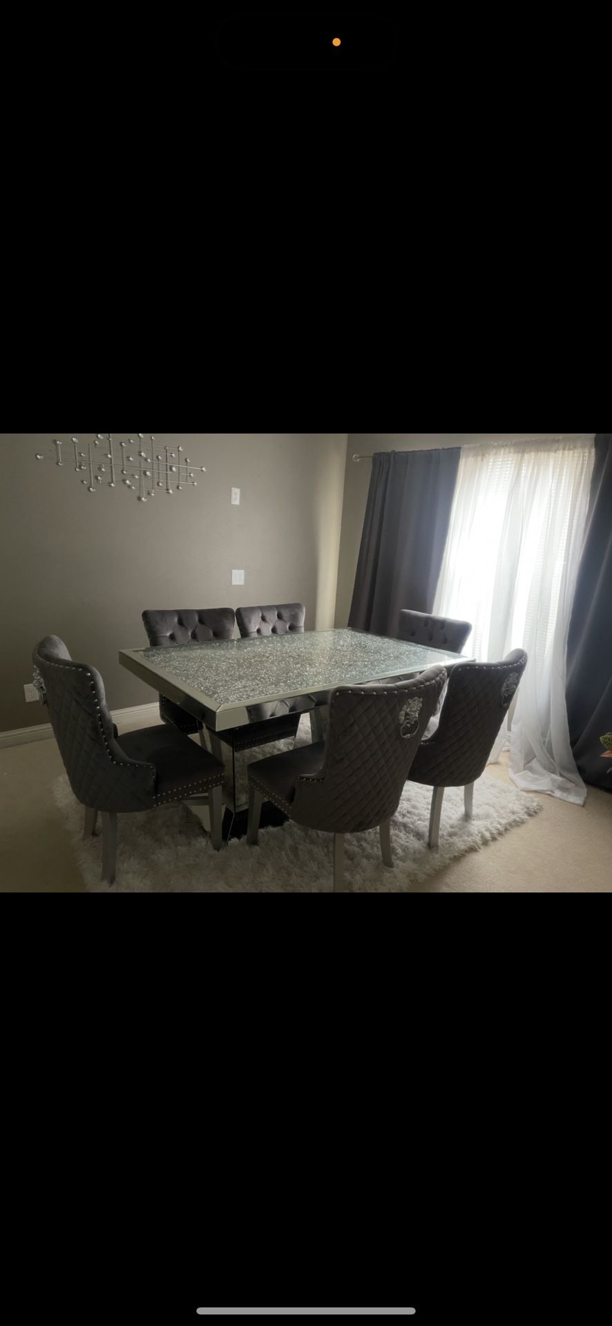 Elegant 6-Chair Dining Set with Sparkling Glass Table – Excellent Condition! 