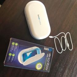 UV sanitizer with aromatherapy