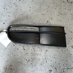 5C(contact info removed)C 9B9 VOLKSWAGEN GENUINE OEM  BEETLE RIGHT OUTER LOWER GRILLE